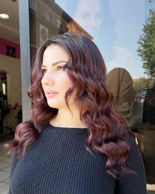 Cliente con colore rosso e onde lunghe